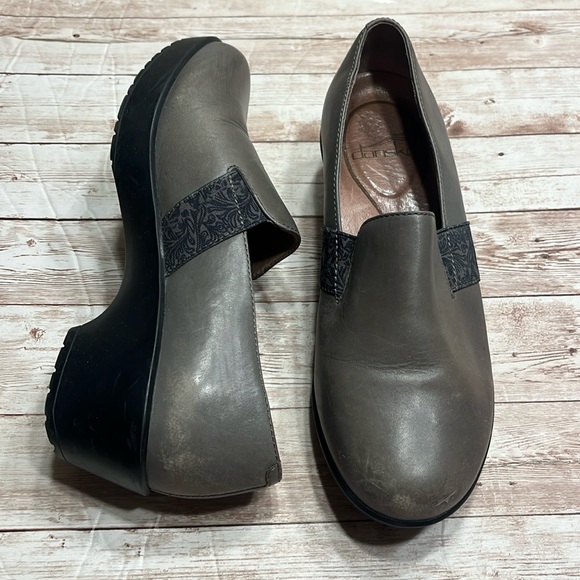 Dansko Clogs Gray With Navy Floral Trim - Picture 1 of 9